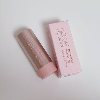 바르는뷰티 데생멀티밤 식물유래성분 97 저분자콜라겐 피부수분 미백 주름개선 멀티밤스틱 — 4점을 준 리뷰어가 2021년 11월 올린 사용 사진