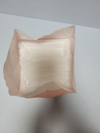나무드 [유한킴벌리] 좋은느낌 유기농 순면 린넨블렌딩 생리대,롱라이너 중형 36매 1개 + 대형 32매 1개 — 5점을 준 리뷰어가 2021년 10월 올린 사용 사진