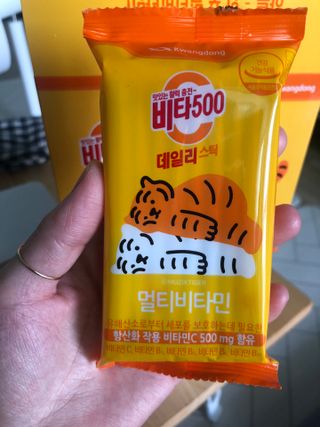 광동제약 [광동] 비타500데일리스틱 70포X2개 + 뚱랑이엽서 + 쇼핑백 증정 — 5점을 준 리뷰어가 2022년 10월 올린 사용 사진