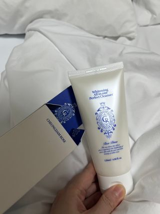 청담로즈 로즈블랑 화이트닝 올인원 퍼펙트 클렌저 — 5점을 준 리뷰어가 2023년 7월 올린 사용 사진