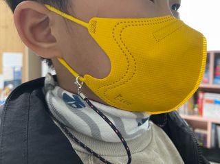 [블루 본 아이노우] 유아용 컬러마스크 40 PCS SET 2중 택 1 — 5점을 준 리뷰어가 2021년 4월 올린 사용 사진