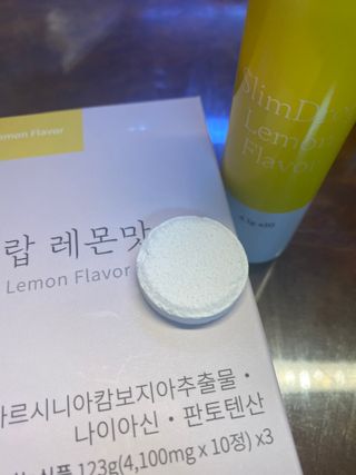 [슬림드랍 레몬맛] 건기식 다이어트 보조제 겸 비타민 — 5점을 준 리뷰어가 2022년 1월 올린 사용 사진