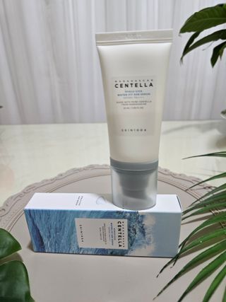 [스킨1004] 마다가스카르 센텔라 히알루-시카 워터핏 선세럼 50ml — 5점을 준 리뷰어가 2024년 5월 올린 사용 사진