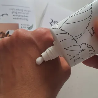렉스리 데일리 톤업 크림 Rexri Daily Tone Up Cream — 5점을 준 리뷰어가 2022년 10월 올린 사용 사진