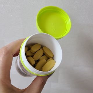 Swisse 스위스 고함량 밀크씨슬 35,000mg 60정 — 5점을 준 리뷰어가 2021년 11월 올린 사용 사진
