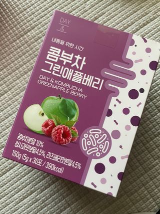 참앤들황토농원 7가지 맛! 탄산 톡톡! 스파클링! 데이앤 콤부차 7종 10포 1박스씩 ★총 7박스★ — 2.5점을 준 리뷰어가 2023년 2월 올린 사용 사진