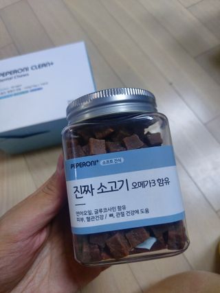 페페로니 진짜 오메가3 연어+소고기 180g+180g — 5점을 준 리뷰어가 2021년 7월 올린 사용 사진