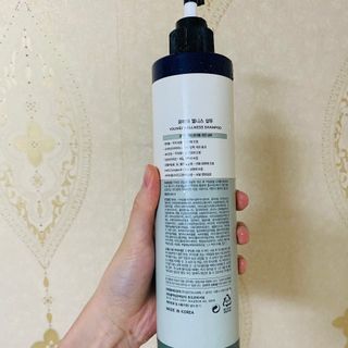 유메이 웰니스 샴푸 + 유메이 스칼프 브러쉬 — 5점을 준 리뷰어가 2022년 1월 올린 사용 사진