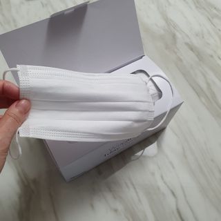 위케어 원데이 덴탈마스크 50매 화이트 대형 국내생산 — 5점을 준 리뷰어가 2021년 2월 올린 사용 사진