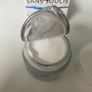 산수시 아쿠아 베네핏 24h 수부지 물광 속건조 수분크림 50ml — 3.5점을 준 리뷰어가 2021년 6월 올린 사용 사진