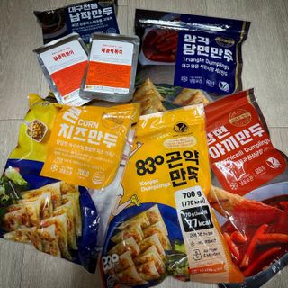 (주)성경순만두 곤약만두.콘치즈만두,삼각당면만두,당면 야끼만두,대구전통 납작만두,떡뽁이 매콤소스,달콤소스 — 5점을 준 리뷰어가 2023년 4월 올린 사용 사진