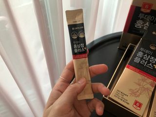 서울약사신협_투데이홍삼정플러스스틱_10g x 30포 — 5점을 준 리뷰어가 2021년 6월 올린 사용 사진