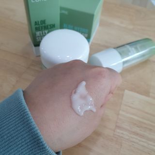 김정문알로에 큐어 큐어 알로에 리프레쉬 젤리 세럼, 큐어 알로에 하이드로 젤리 크림 — 3점을 준 리뷰어가 2021년 3월 올린 사용 사진