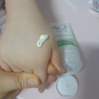 mom e 맘이 내추럴 베이비 케어 크림+바디오일 — 3점을 준 리뷰어가 2021년 1월 올린 사용 사진