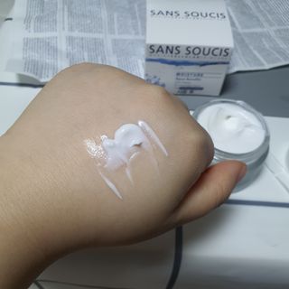 산수시 아쿠아 베네핏 24h 수부지 물광 속건조 수분크림 50ml — 5점을 준 리뷰어가 2021년 6월 올린 사용 사진