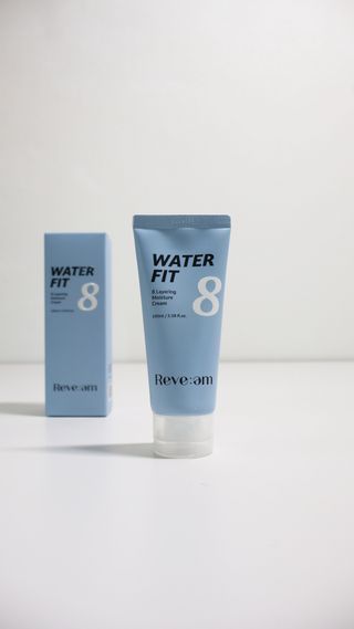 나우 [리브엠]피부 속부터 겹겹이, 촘촘하게! 워터핏8중 수분착붙 크림 — 5점을 준 리뷰어가 2025년 5월 올린 사용 사진