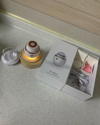 디하우트 랩 디하우트랩 클렌징 피부관리기 진동클렌저 실리콘+2종 인조모 브러시 — 5점을 준 리뷰어가 2021년 11월 올린 사용 사진