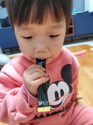짜먹는 이지견과 짜먹는 이지아몬드, 짜먹는 이지허니피넛, 짜먹는 이지캐슈넛 각 10g X  10포 — 5점을 준 리뷰어가 2021년 2월 올린 사용 사진