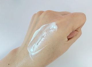 프리마인 선크림만 바꿨을 뿐인데 매일 물 2L챙겨먹고 기초케어 완벽하게 한 물빛피부 완성,셀라브UV프로텍터 — 4.5점을 준 리뷰어가 2023년 8월 올린 사용 사진