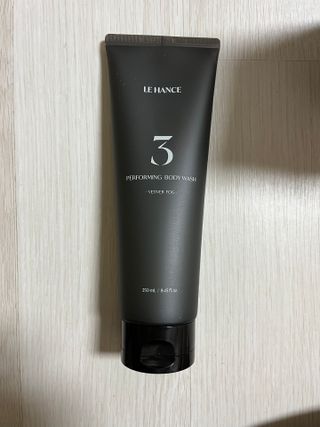 르핸스 퍼포밍 3 바디워시 비반트포렛/베티버포그 — 4점을 준 리뷰어가 2022년 12월 올린 사용 사진