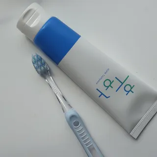 [심폐소생소] 무불소 임산부 천연 치약 — 5점을 준 리뷰어가 2021년 8월 올린 사용 사진