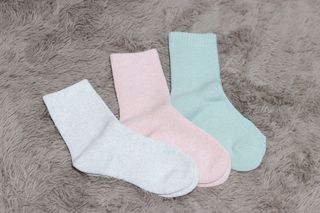 [사이즈가 있는 양말 필로이]여자 순면 통파일 꿀잠 수면 양말【 S, M, L 】3가지 사이즈_컬러 랜덤 3족 — 5점을 준 리뷰어가 2022년 10월 올린 사용 사진