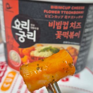나우  [요리궁리] B타입 ( 매콤, 치즈, 매콤까르보 ) 꽃떡볶이 6개입 세트 — 5점을 준 리뷰어가 2025년 3월 올린 사용 사진