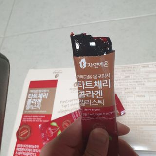 자연에온 가득담은 몽모랑시 타트체리 콜라겐 젤리스틱 — 5점을 준 리뷰어가 2021년 1월 올린 사용 사진