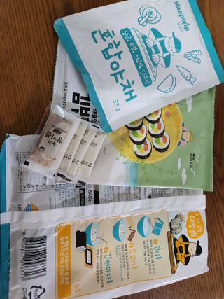 해풀잎 누구나 김밥*1ea [(혼합야채 35g *1ea,  김밥김 (5g, 5ea),  양념간장 (6g, 5ea), 참기름(5g, 2ea)] — 4점을 준 리뷰어가 2022년 7월 올린 사용 사진