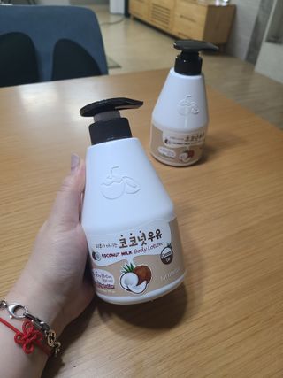 [과일나라] 피부가 마시는 코코넛우유 바디클렌저&바디로션 — 5점을 준 리뷰어가 2022년 3월 올린 사용 사진