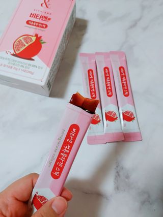 비타앤 석류콜라겐스틱 — 5점을 준 리뷰어가 2021년 5월 올린 사용 사진