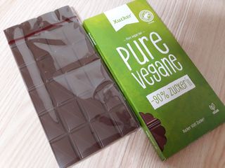 당류2g 자일리톨로 단맛을낸 슈카 퓨어비건 무설탕초콜릿 Xucker vegan 2개입 — 3점을 준 리뷰어가 2021년 4월 올린 사용 사진