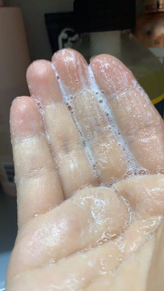 [바디홈즈] 골드 마유 샴푸 — 5점을 준 리뷰어가 2021년 11월 올린 사용 사진