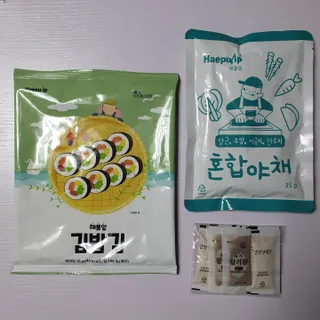 해풀잎 누구나 김밥*1ea [(혼합야채 35g *1ea,  김밥김 (5g, 5ea),  양념간장 (6g, 5ea), 참기름(5g, 2ea)] — 4점을 준 리뷰어가 2022년 10월 올린 사용 사진
