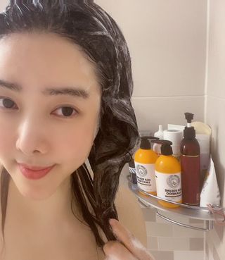 썸헤어 / SUMHAIR 썸헤어 실크 볼륨 샴푸+트리트먼트 프룻자스민티 — 4점을 준 리뷰어가 2021년 4월 올린 사용 사진