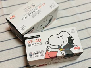 JHWORLD 스누피 마스크 정품 스누피 KF-AD 국내 비말차단 아동용 성인용 일회용 덴탈마스크 50매 — 5점을 준 리뷰어가 2021년 6월 올린 사용 사진