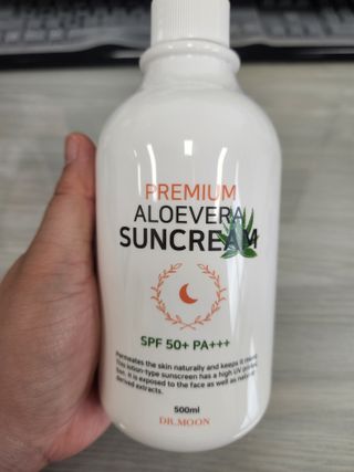 [닥터문] 프리미엄 알로에베라 선크림 500ml — 5점을 준 리뷰어가 2022년 6월 올린 사용 사진