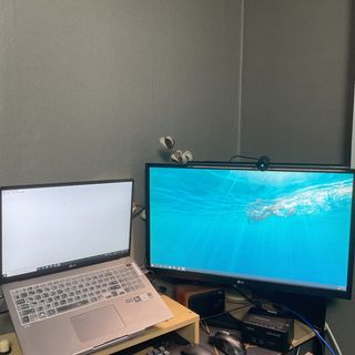TOMO GRAPHY 나 있을땐 환한 조명 나 없을땐 확실한 살균 ★ DESK LIGHT & STERILIZER [ON] ★ — 4점을 준 리뷰어가 2021년 11월 올린 사용 사진