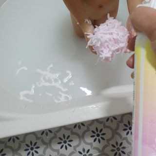 주식회사 권브라더스 [권브라더스] 목욕놀이 필수템, 핑키공주 유아버블클렌저 300ml 대용량 몽글몽글 구름 속 딸기향 — 5점을 준 리뷰어가 2022년 1월 올린 사용 사진