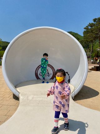 [블루 본 아이노우] 유아용 컬러마스크 40 PCS SET 2중 택 1 — 5점을 준 리뷰어가 2021년 4월 올린 사용 사진