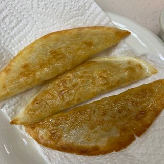 (주)성경순만두 곤약만두.콘치즈만두,삼각당면만두,당면 야끼만두,대구전통 납작만두,떡뽁이 매콤소스,달콤소스 — 4.5점을 준 리뷰어가 2023년 4월 올린 사용 사진