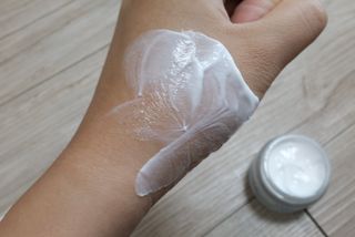 산수시 아쿠아 베네핏 24h 수부지 물광 속건조 수분크림 50ml — 5점을 준 리뷰어가 2021년 7월 올린 사용 사진