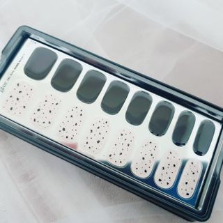 데싱디바 글레이즈 젤네일 시리얼 네일_4종 중 택 1 — 5점을 준 리뷰어가 2021년 9월 올린 사용 사진