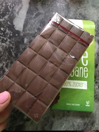 당류2g 자일리톨로 단맛을낸 슈카 퓨어비건 무설탕초콜릿 Xucker vegan 2개입 — 5점을 준 리뷰어가 2021년 4월 올린 사용 사진