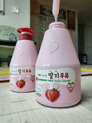 [과일나라] 피부가 마시는 딸기우유 바디클렌저&바디로션 — 5점을 준 리뷰어가 2022년 10월 올린 사용 사진