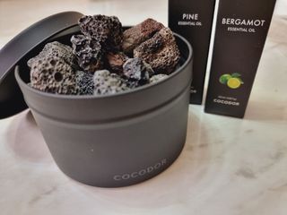 [코코도르] 스톤 에센셜 디퓨저 세트 (틴케이스+스톤+에센셜오일 20ml*2ea) — 5점을 준 리뷰어가 2024년 8월 올린 사용 사진
