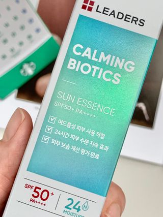 리더스코스메틱 리더스 카밍 바이오틱스 선 에센스 SPF 50+ PA++++ — 5점을 준 리뷰어가 2022년 7월 올린 사용 사진