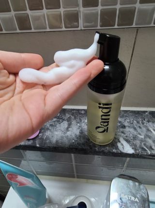 헤어플러스 콴디 아침세안제 폼클렌징 퓨어 어니스티 모닝클렌저 — 5점을 준 리뷰어가 2021년 3월 올린 사용 사진