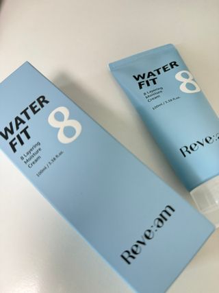 나우 [리브엠]피부 속부터 겹겹이, 촘촘하게! 워터핏8중 수분착붙 크림 — 5점을 준 리뷰어가 2025년 5월 올린 사용 사진