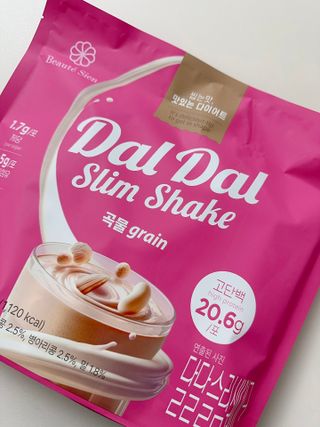 달달슬림쉐이크 구매평★달달슬림 맛있는 단백질 쉐이크 파우치 다이어트 식사대용 프로틴 파우더 보충제 — 5점을 준 리뷰어가 2025년 7월 올린 사용 사진